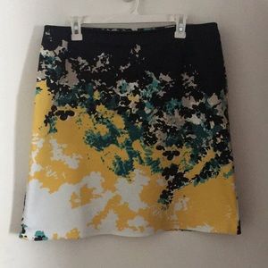 Tahari knee length skirt.Yellow pattern.Size 14 US